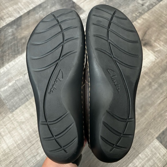 Clarks Collection Ashland Glow, Brown Leather Loafer, EUC - Picture 3 of 12